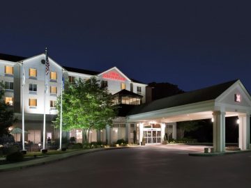 Find your hotel with jacuzzi in room