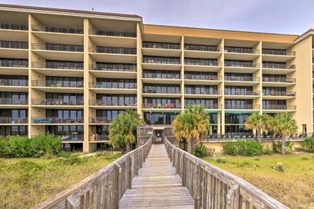 Ocean-View Condo with 2 Pools and Resort Amenities