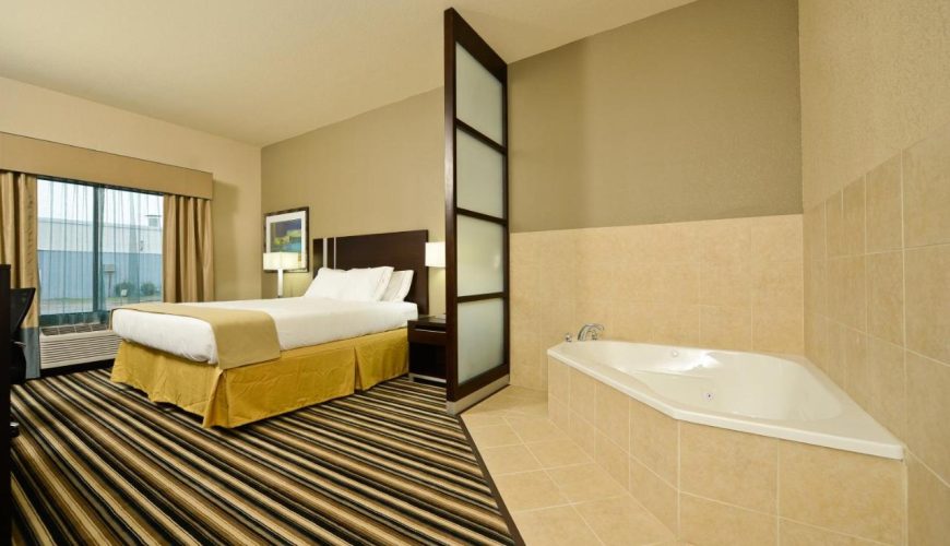 Find your hotel with jacuzzi in room