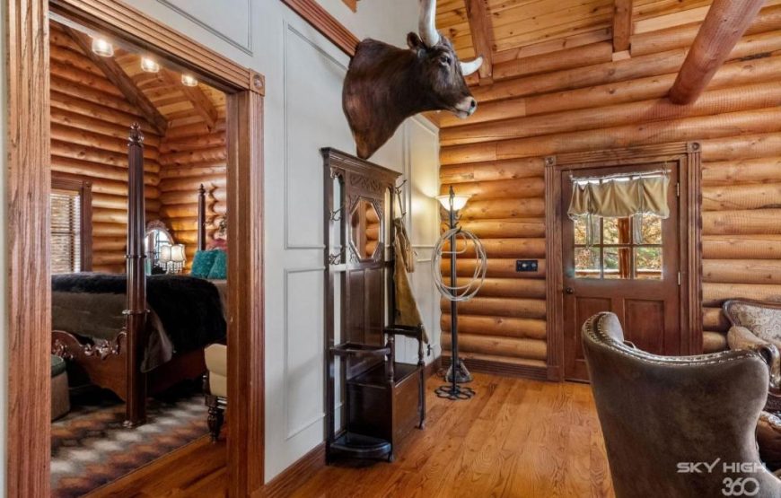 The Cattleman Two-Bedroom Cottage with Spa Bath – Lake View